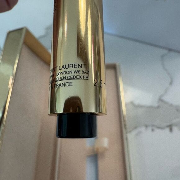 YSL Gold Beaute Highlighter makeup - Picture 9 of 11